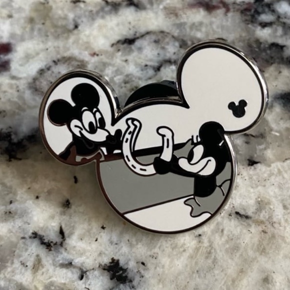 Disney Mickey and Minnie Black and White Trading Pin - Picture 1 of 1